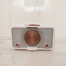 Radio d'epoca in miniatura