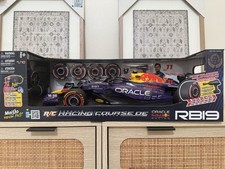 Rara auto Maisto Red Bull Racing RB19 Sergio Pérez #11-1:10 scala - sigillo nuovo