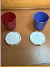 I bicchieri Tupperware Con