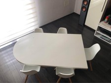 Salotto di design made in Italy con tavolo e sedie