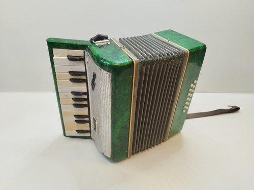 Fisarmonica pianoforte verde