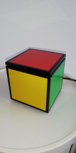 Lampada cubo luce - luce”, di