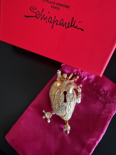 Spilla cuore foro chiave stile