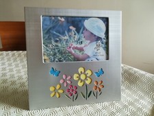 Portafoto cameretta bambino in alluminio traforato per foto 10x15 cm