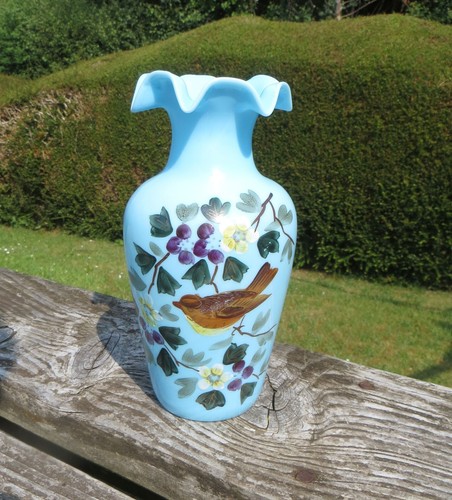 Vaso vittoriano opalino