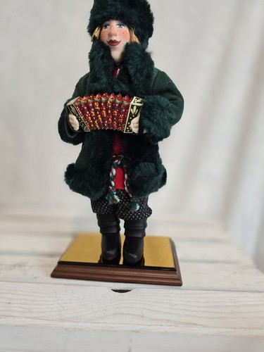 Statuina bambola fisarmonica