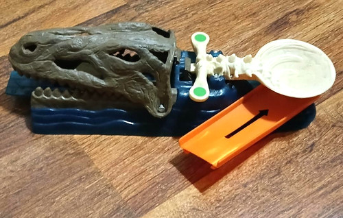 Hot wheels 2009 - dino, trick