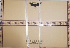 Hot Toys MMS596 Batman Begins Batmobile 1/6 Modellino NUOVO