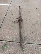 Vecchia coppia di sci in legno