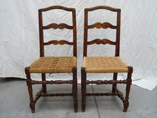 Coppia di sedie in noce stile Rocchetto fine XIX sec. Piemontese