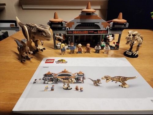 Lego jurassic world - jurassic, visitor