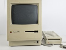 Computer vintage Macintosh Plus 1 MB modello M0001A e unità Apple 3.5 modello A9M0106