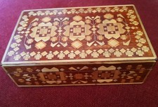 Scatola in legno intarsiato