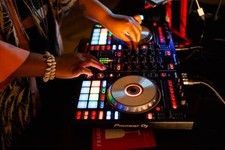 Pioneer DJ DDJ-SR2 2-Channel