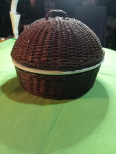 Cestino In Vimini E Porcellana