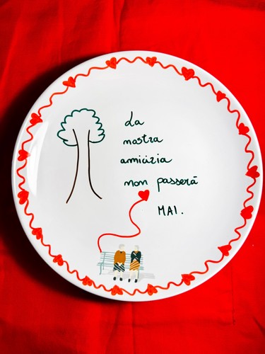 Piatti ceramica decorati - in,