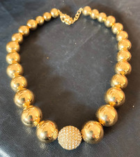 collana dorata  a sfere