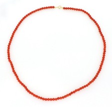 Collana con corallo e chiusura - in oro giallo 18kt.