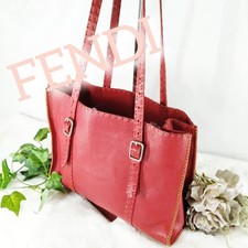 Borsa a tracolla FENDI Selleria in pelle con grana borsa a mano rossa artigia...