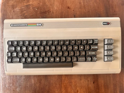 Commodore con - 64,