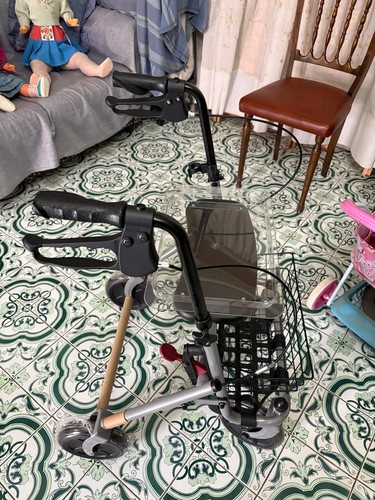 Deambulatore pieghevole con 4 - pieghevole,