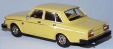 Volvo 244 DL 1975 giallo 1/43