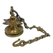 Vecchia antica lampada a olio