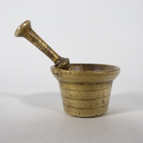 Antico piccolo mini - piccolo, mortaio