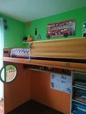 Letto a soppalco usato, con scaletta contenitore e scrivania