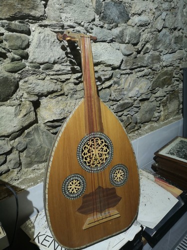 Liuto strumento orientale - liuto,