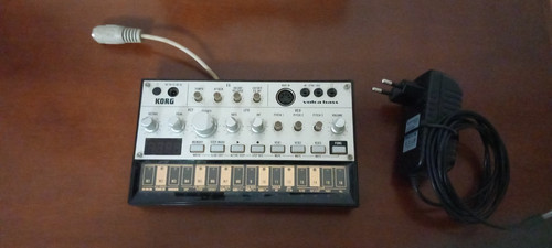 Korg volca bass con midi - volca, out