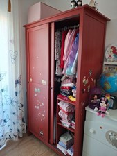 Armadio IKEA Hemnes (120x59x200), rosso, ante scorrevoli.