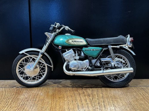 Large scale model vintage - large,