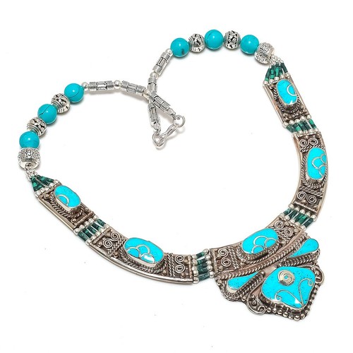 Collana con pietre preziose