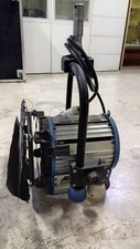 Illuminatore Arri Studio 1000 lente Fresnel, alette paraluce, portagelatina 