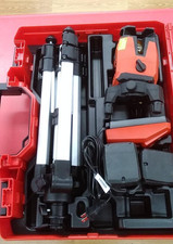 Livella laser verde multilinea Hilti PM40‐MG con custodia e treppiede e caricatore e batteria