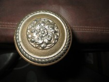 MW.A852: ANTIQUE GOLD ENGRAVED