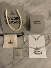 VIVIENNE WESTWOOD MINI BAS RELIEF PEARL CHOKER ORB PENDANT NECKLACE