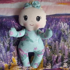 bambola di pezza fatta a mano