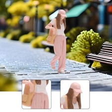 Figura di ragazza in scala