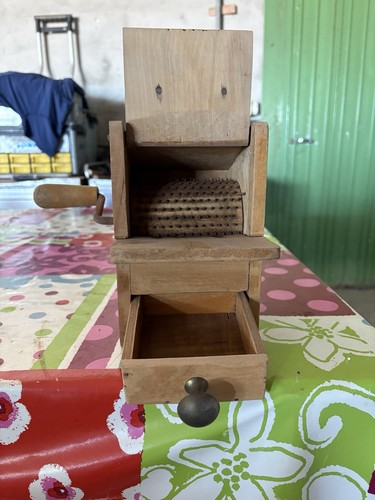Grattugia per formaggio - , in