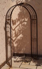 Arco tondo arco rosa traliccio