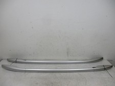 Roof bar set suitable for