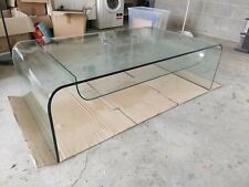 tavolino in vetro curvato