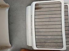 Seduta Timoniere cruiser Bavaria con rivestimento in teak