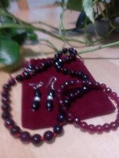 BELLISSIMA PARURE DI GRANATO INDIANO SFACCETTATO. COLORE ROSSO SCURO.