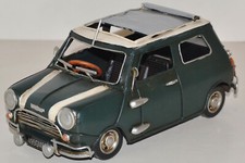 Modellino nostalgico in latta