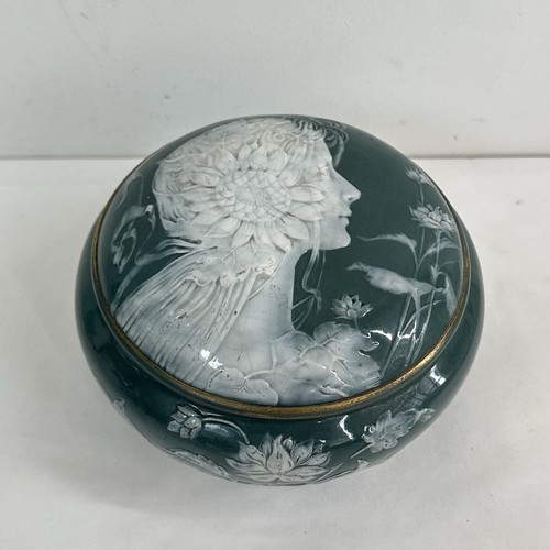 Ancienne boite art nouveau