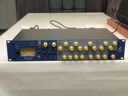 Focusrite isa 220 - 220, session