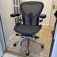 Sedia Herman Miller Aeron taglia B alluminio lucido pelle cromata consegna RAPIDA
